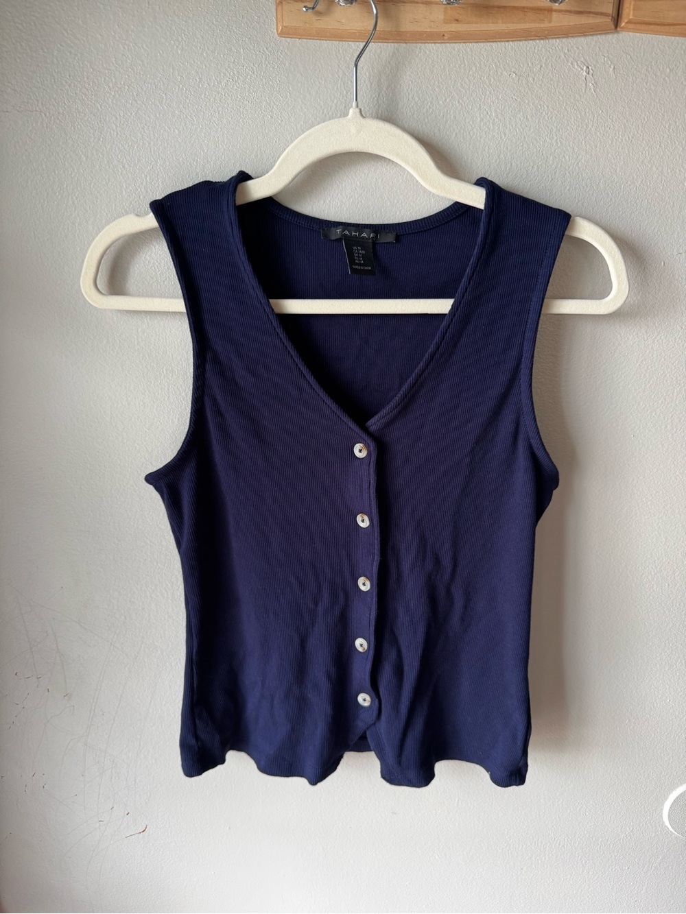 Tahari Navy Blue Fine Ribbed V-Neck Button Front Tank Top - Medium